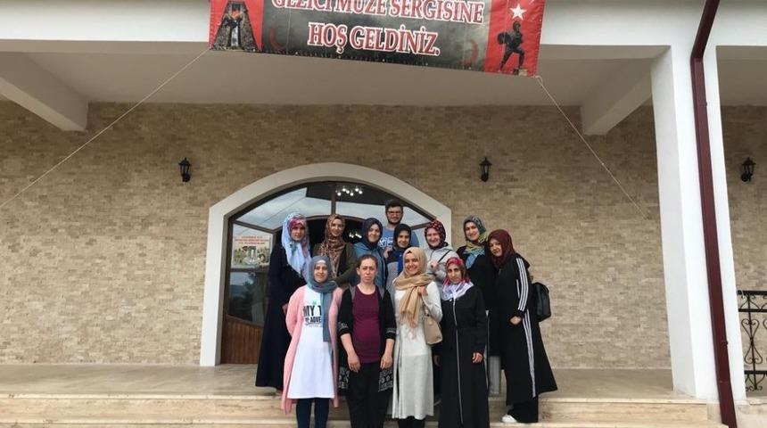 Kursiyer &ouml;ğrencilerin m&uuml;ze ziyareti