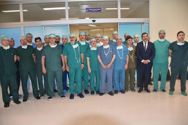 Malatya'da, 5 hastaya eş zamanlı karaciğer nakli operasyonu başladı