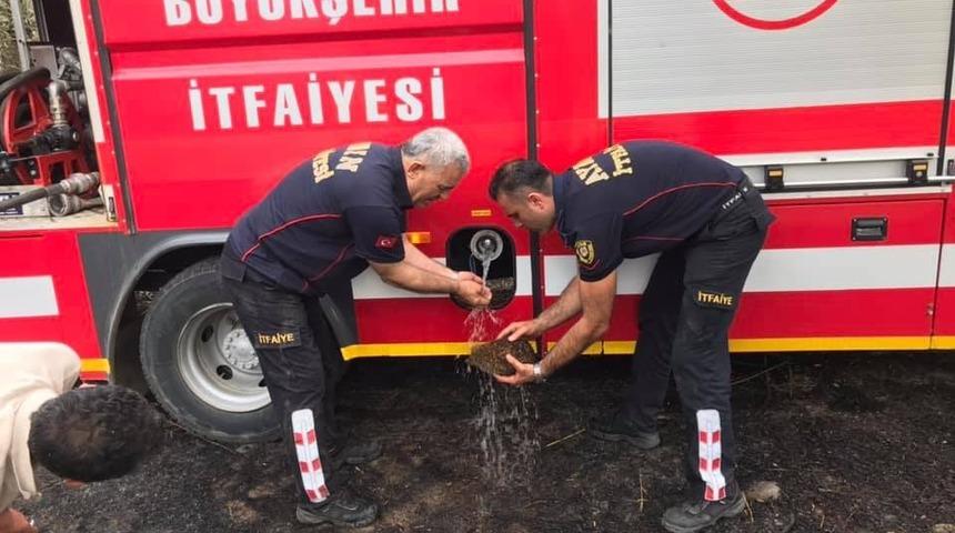 İtfaiyeden yangında mahsur kalan kirpiye hayati m&uuml;dahale