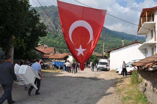 Şehit Uzman Çavuş Üçkan’ın baba ocağına ateş düştü