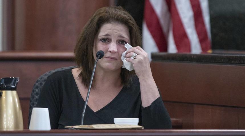 Beş &ccedil;ocuğunu &ouml;ld&uuml;ren eski kocası i&ccedil;in 'merhamet' diledi