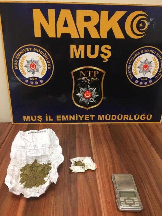 Uyuşturucu ticareti yapan 20 kişi gözaltına alındı
