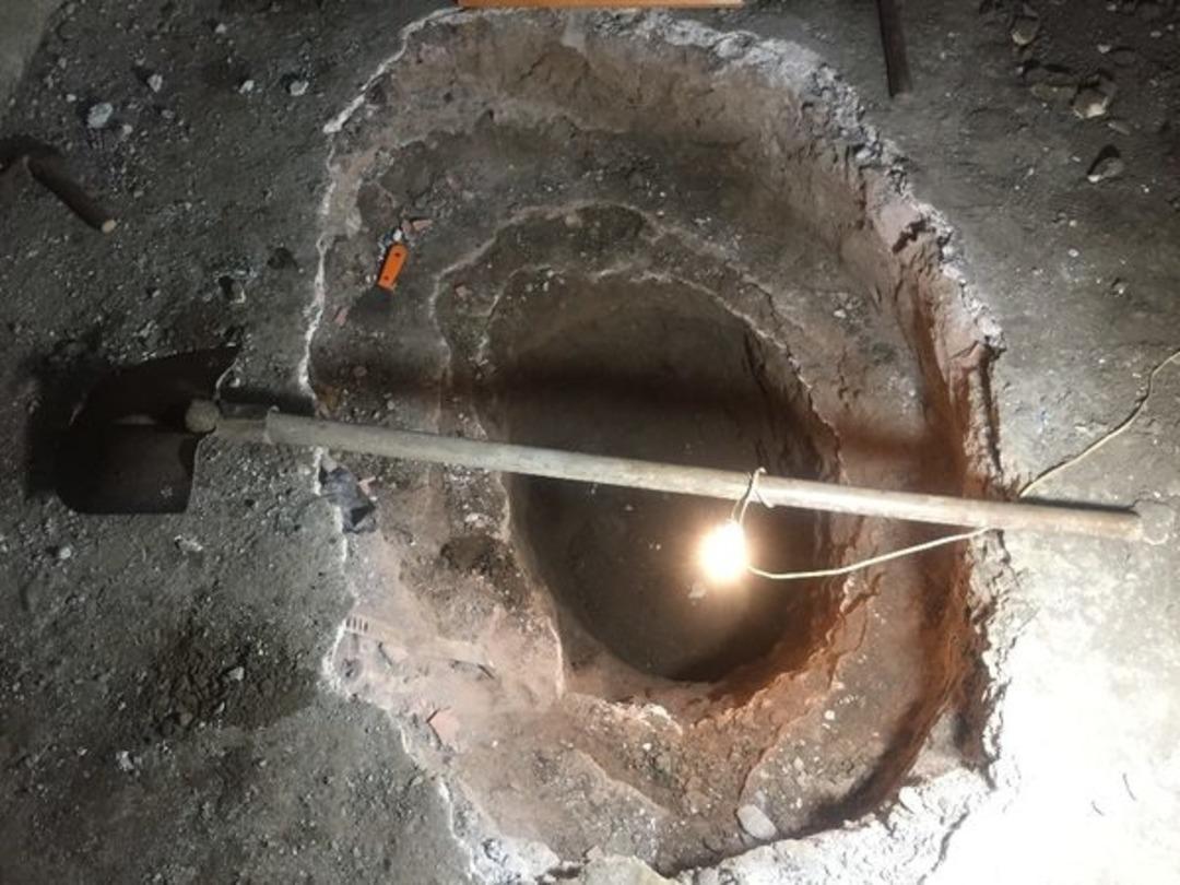 Evin garajını kazarken buldu! Sırrı &ccedil;&ouml;z&uuml;lemedi