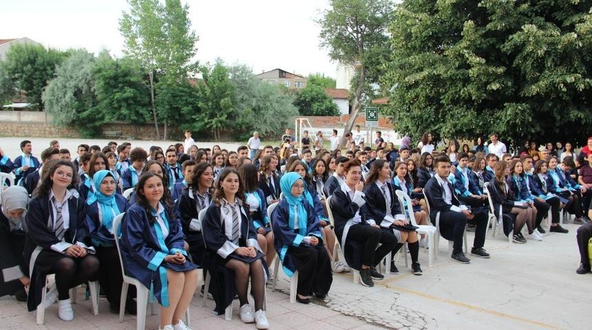 Çan Anadolu Lisesi’nde mezuniyet coşkusu