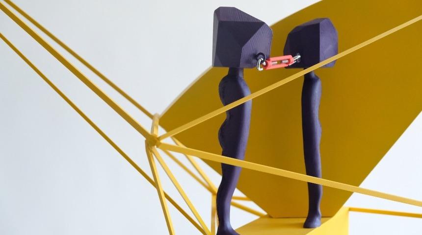 İletişimsizliği anlatan heykel dereceye girdi