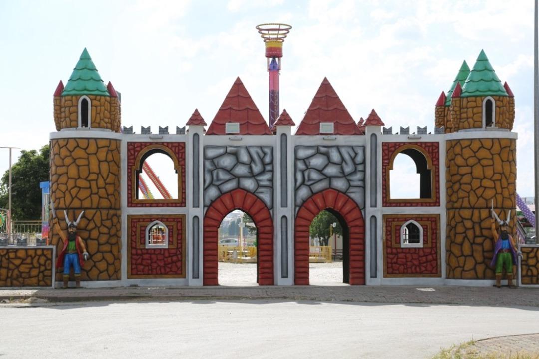 &Ouml;ğrencilerin karne hediyesi Bilgin&rsquo;den