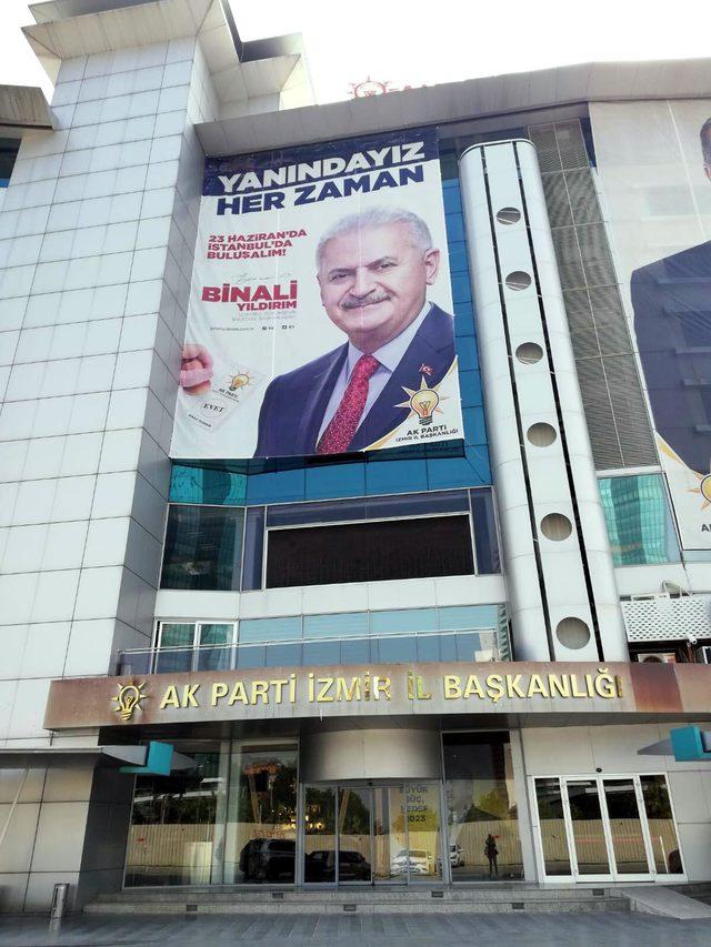 Binali Yıldırım için 81 kentte pankart ve afiş çalışması