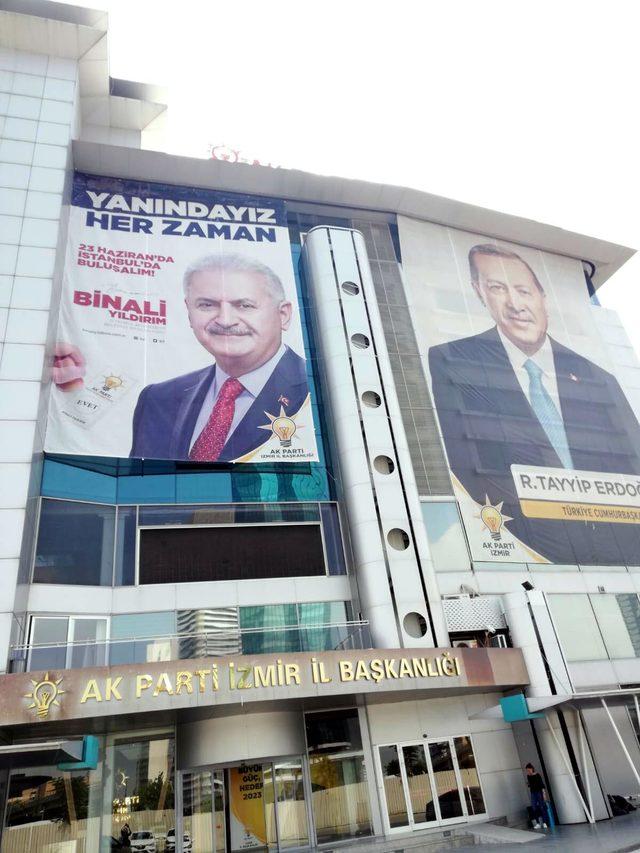 Binali Yıldırım için 81 kentte pankart ve afiş çalışması