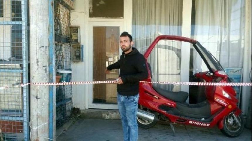 Camdan bakan komşu esnaf g&ouml;rd&uuml;ğ&uuml;n&uuml; manzara karşısında şoke oldu!