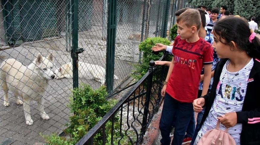 Karatay&rsquo;dan &ouml;ğrencilere Bilim Merkezi ve hayvanat bah&ccedil;esi gezisi