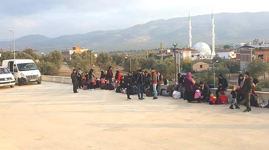 Afgan g&ouml;&ccedil;menler jandarmadan ka&ccedil;amadı