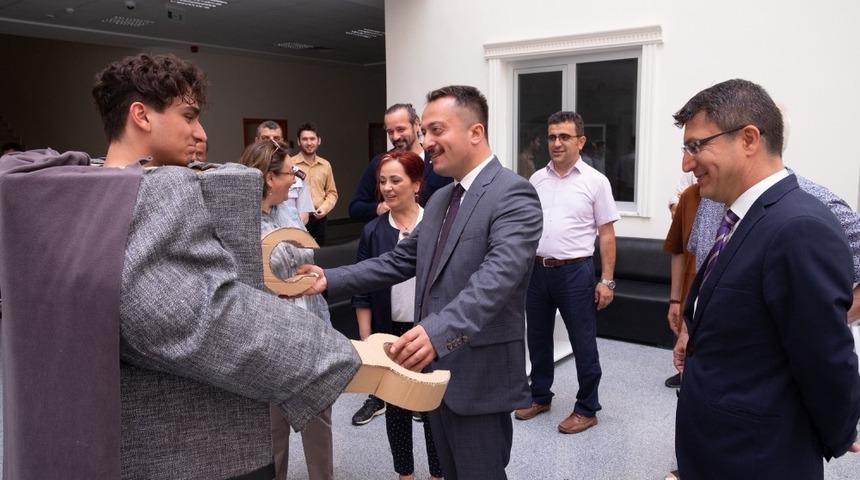 Yıl sonu &ouml;ğrenci sergisi beğeni topladı