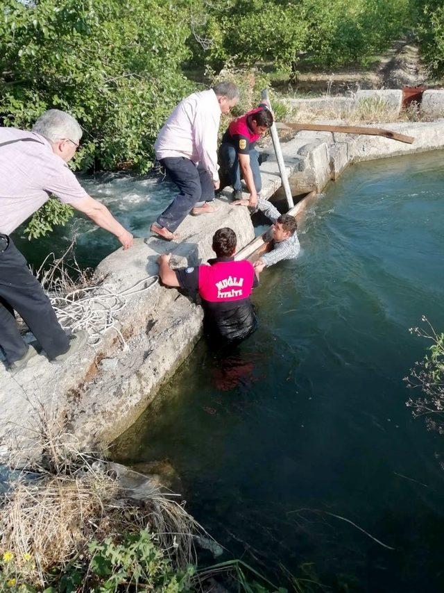 Sulama kanalının düştü