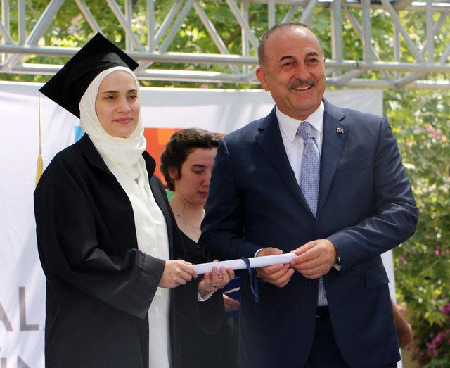 Bakan Çavuşoğlu, mezuniyet törenine katıldı