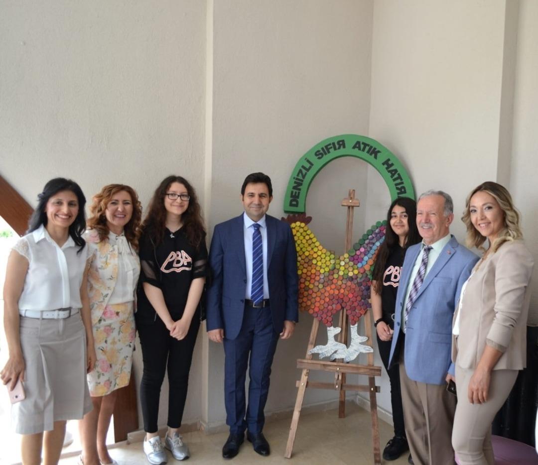 Temiz bir doğa i&ccedil;in &ccedil;evreyi kirleten atıklarla bir sergi d&uuml;zenledi