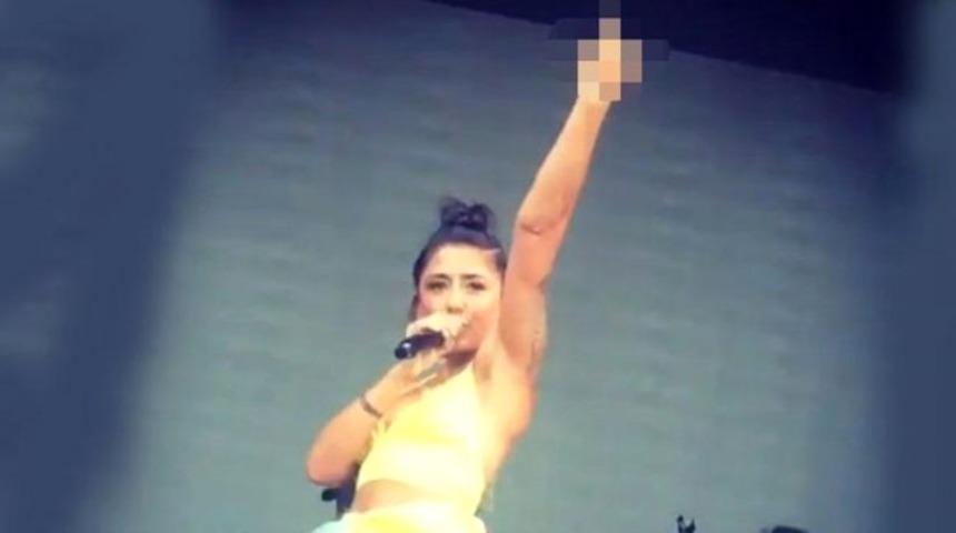 'Babayı alırsın' deyip el hareketi yapan Melek Mosso'dan gelen tepkilere cevap 