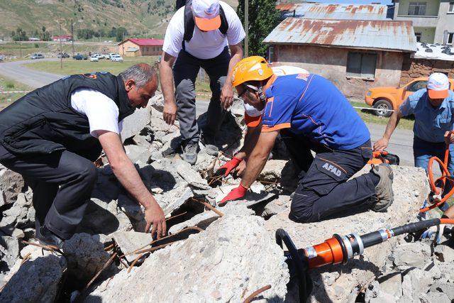 Bitlis'te öğretmenlere ‘Temel Afet Bilinci' eğitimi