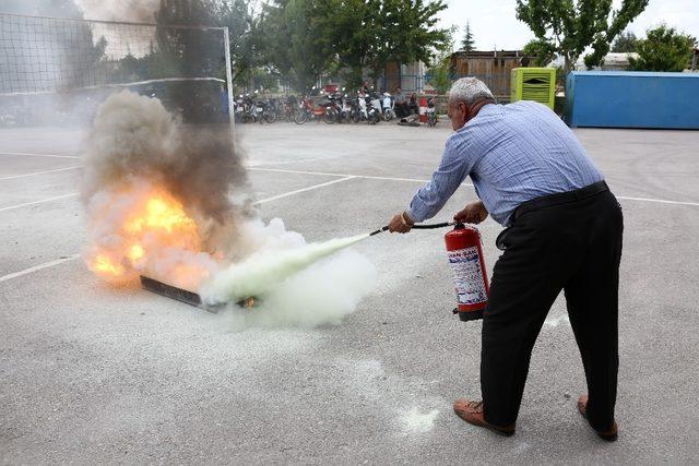 Meram Belediyesi personeline yangın eğitimi