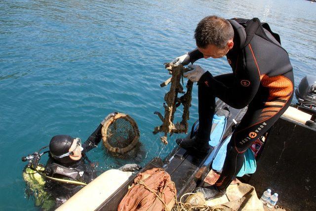 Göcek’te deniz dibi temizliği