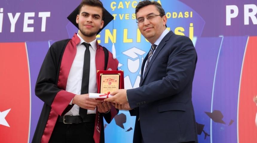 92 &ouml;ğrenci  diplomalarını aldı