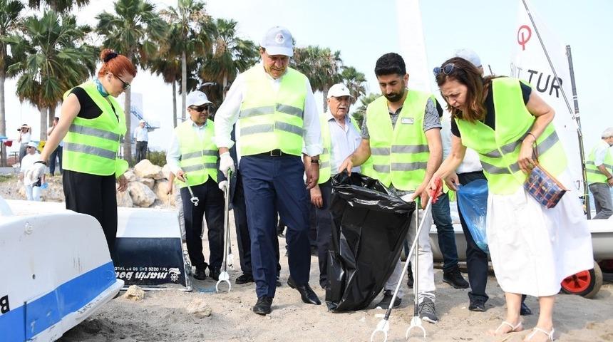 Mersin sahilleri &ccedil;&ouml;pten temizlendi