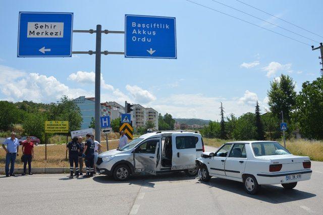 Tokat’ta otomobiller çarpıştı: 10 yaralı