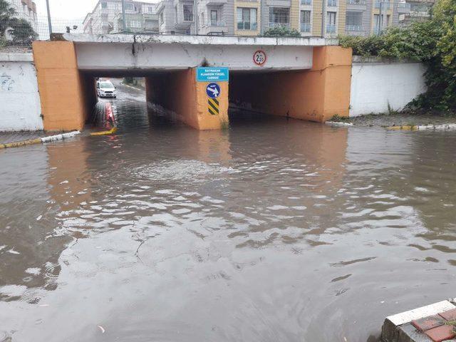 İzmit’te yağmur etkili oldu (2) 2