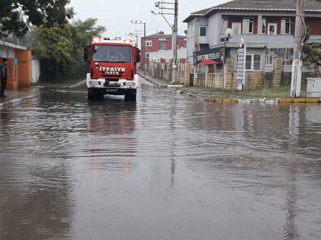 İzmit’te yağmur etkili oldu (2) 3