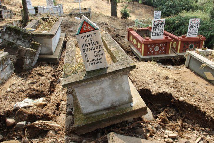 Oraya giden gözlerine inanamadı! Mezarlar yerinden oynadı! G3