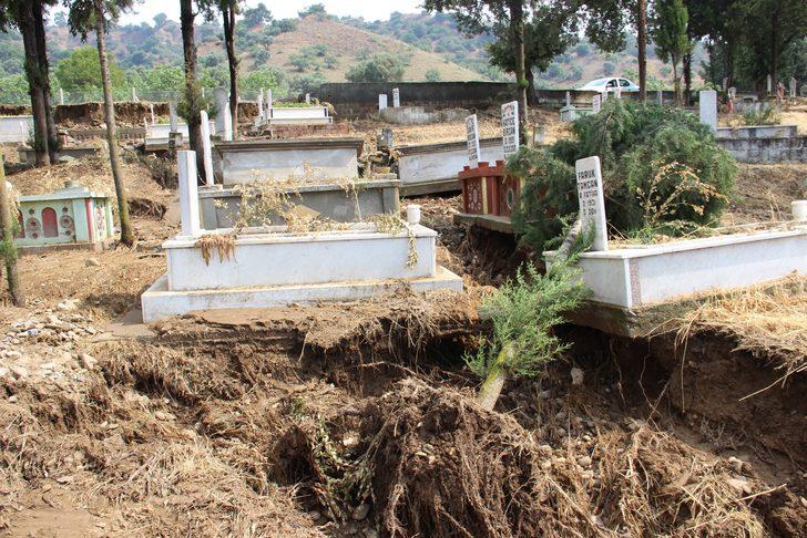 Oraya giden gözlerine inanamadı! Mezarlar yerinden oynadı! G4