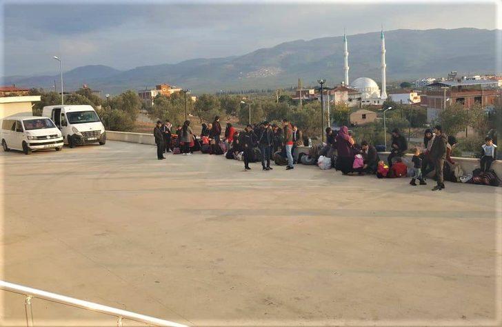 Balıkesir'de 36 kaçak göçmen ile 1 organizatör yakalandı
