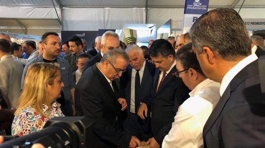 Bakan Pakdemirli, SFC Entegre Orman &Uuml;r&uuml;nleri standını ziyaret etti