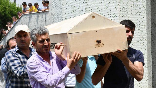 Kazada ölen İnanç ve İrem kardeşler toprağa verildi