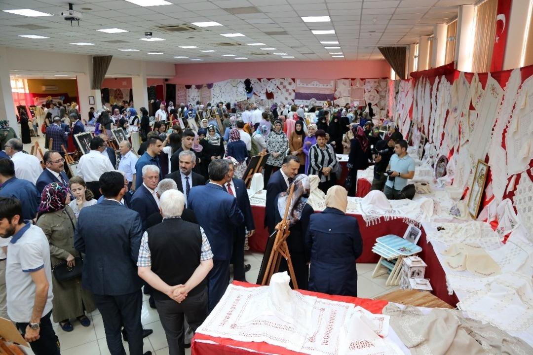 G&uuml;m&uuml;şhane&rsquo;de kursiyerlerin bir yıllık emekleri g&ouml;r&uuml;c&uuml;ye &ccedil;ıktı