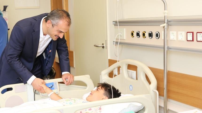 Başkan &Ccedil;ift&ccedil;i&rsquo;den s&uuml;nnet olan &ccedil;ocuklara ziyaret