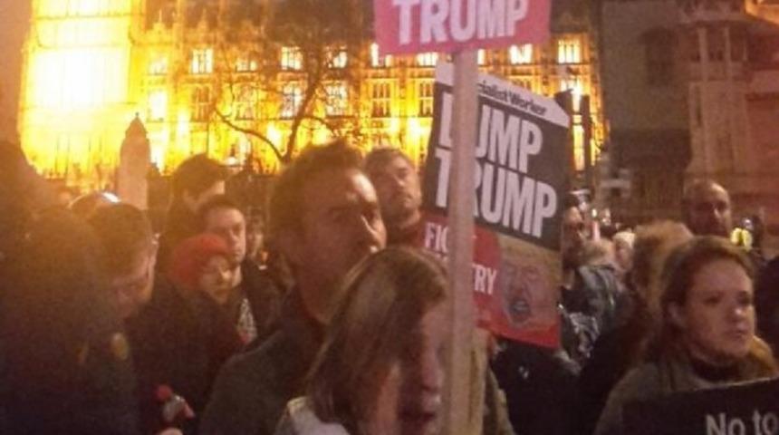 İngiltere'de 'Trump'ın ziyaretine hayır' protestosu