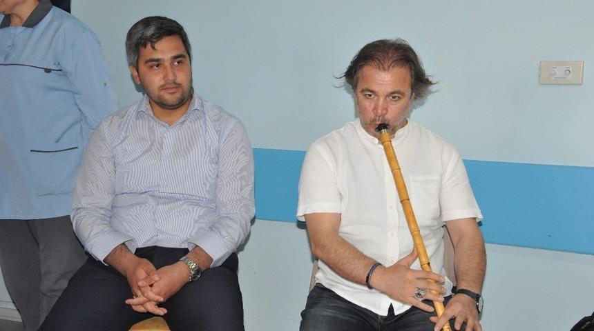 Afyonkarahisar&rsquo;da psikiyatri hastalarına ney dinletisi
