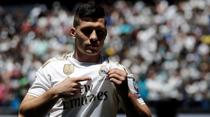 Real Madrid Luka Jovic'i basına tanıttı
