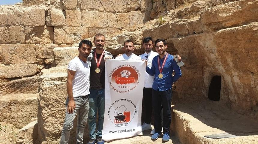 Aş&ccedil;ılar Zerzevan Kalesi&rsquo;ni gezdi