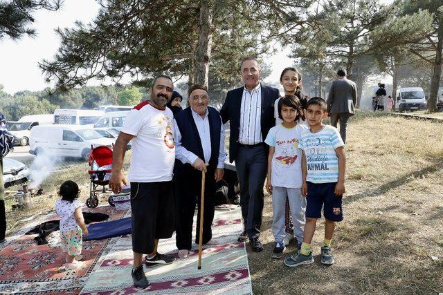 Sultangazi Şehir Ormanları, piknikçilerin gözde mekanı oldu