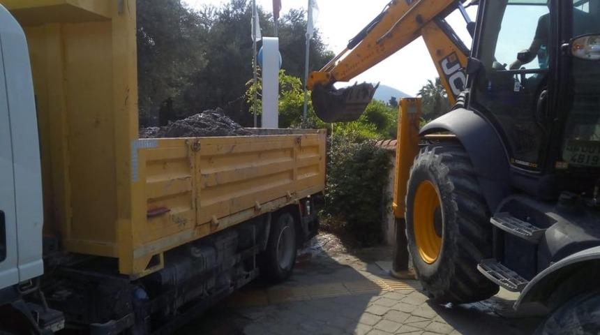 Kuşadası&rsquo;nda ASKİ ekiplerinden yağmur suyu temizliği