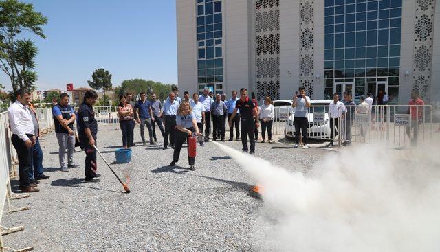 Battalgazi Belediye personeline yangın söndürme eğitimi verildi