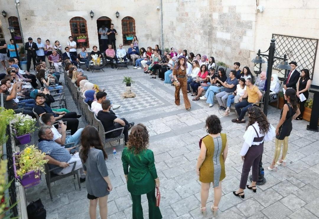 S&uuml;rd&uuml;r&uuml;lebilir moda temalı yarışmada &ouml;d&uuml;ller sahiplerini buldu