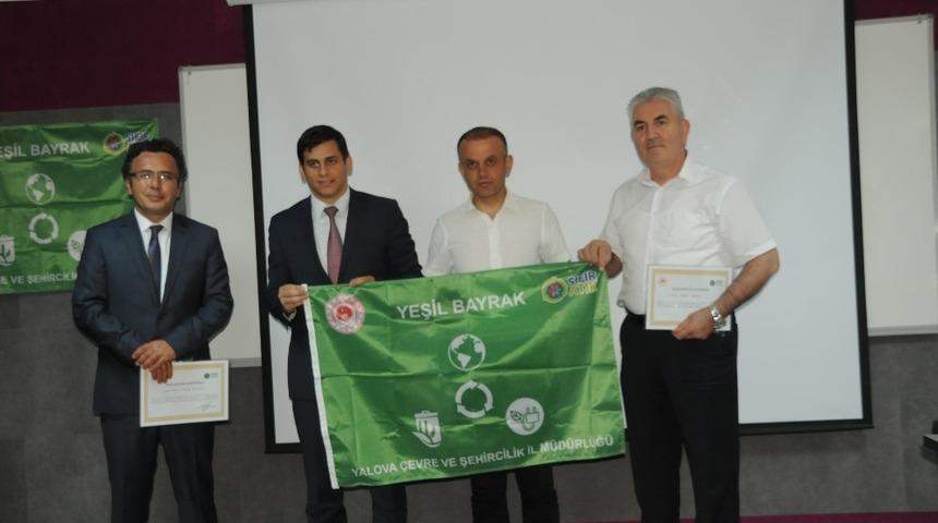 Yalova&rsquo;da &ccedil;evre dostu okullara "yeşil bayrak"