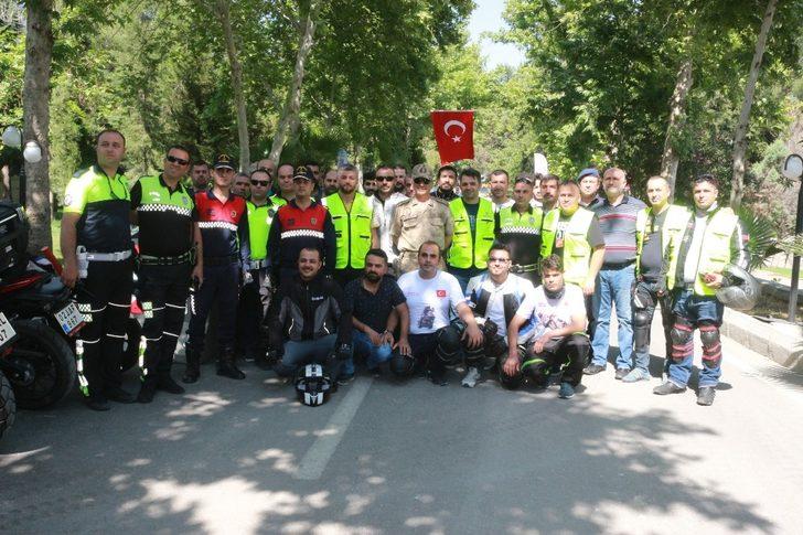 Motosiklet tutkunları jandarmanın yıl dönümünü kutladı G2