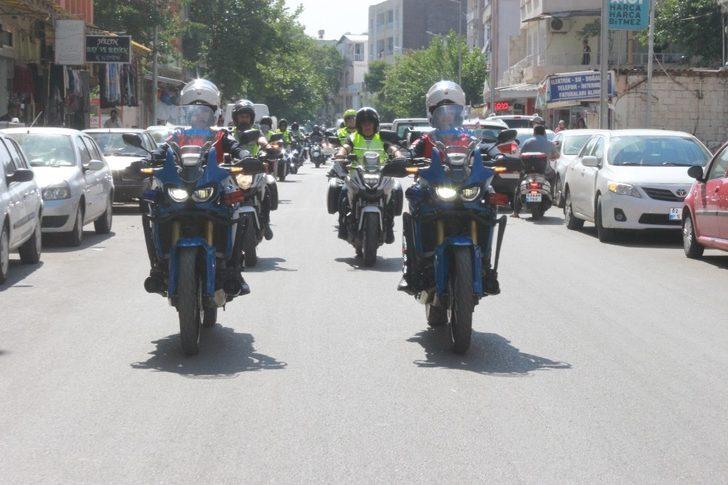 Motosiklet tutkunları jandarmanın yıl dönümünü kutladı G3