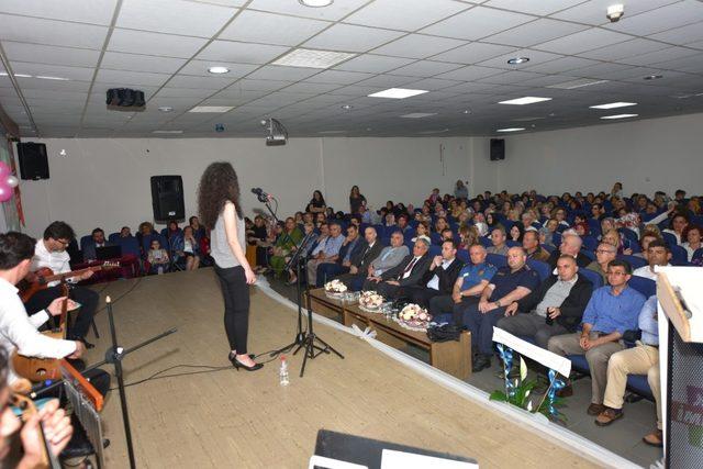 Bozüyük Halk Eğitim Merkezi’nin yıl sonu sergisi açıldı