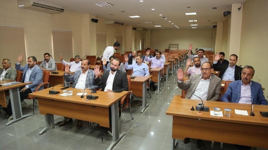 Meclis toplantısında g&uuml;ndem ila&ccedil;lama oldu