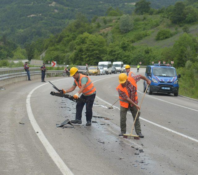 Sinop'ta kamyon ile otomobil çarpıştı: 2 ölü, 1 yaralı