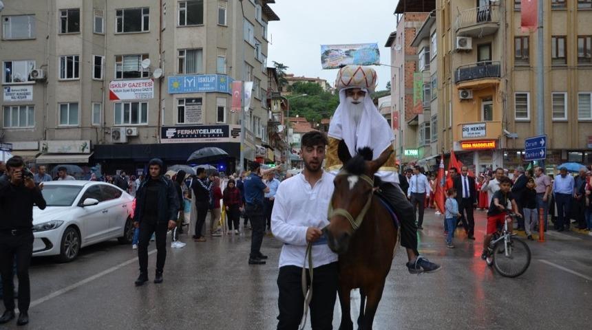 Akşemseddin dualarla İstanbul’a uğurlandı